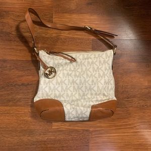 Logo Michael Kors bag